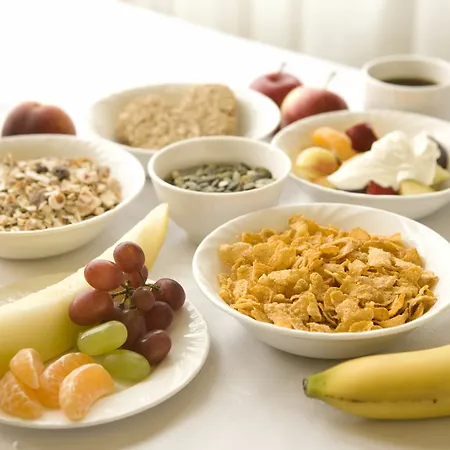 The Hazelwood 4* יורק